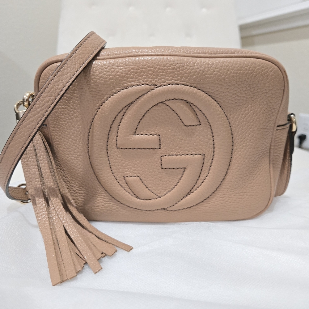 Authentic Gucci Leather Soho Beige Leather Crossbody Bag with Tassel